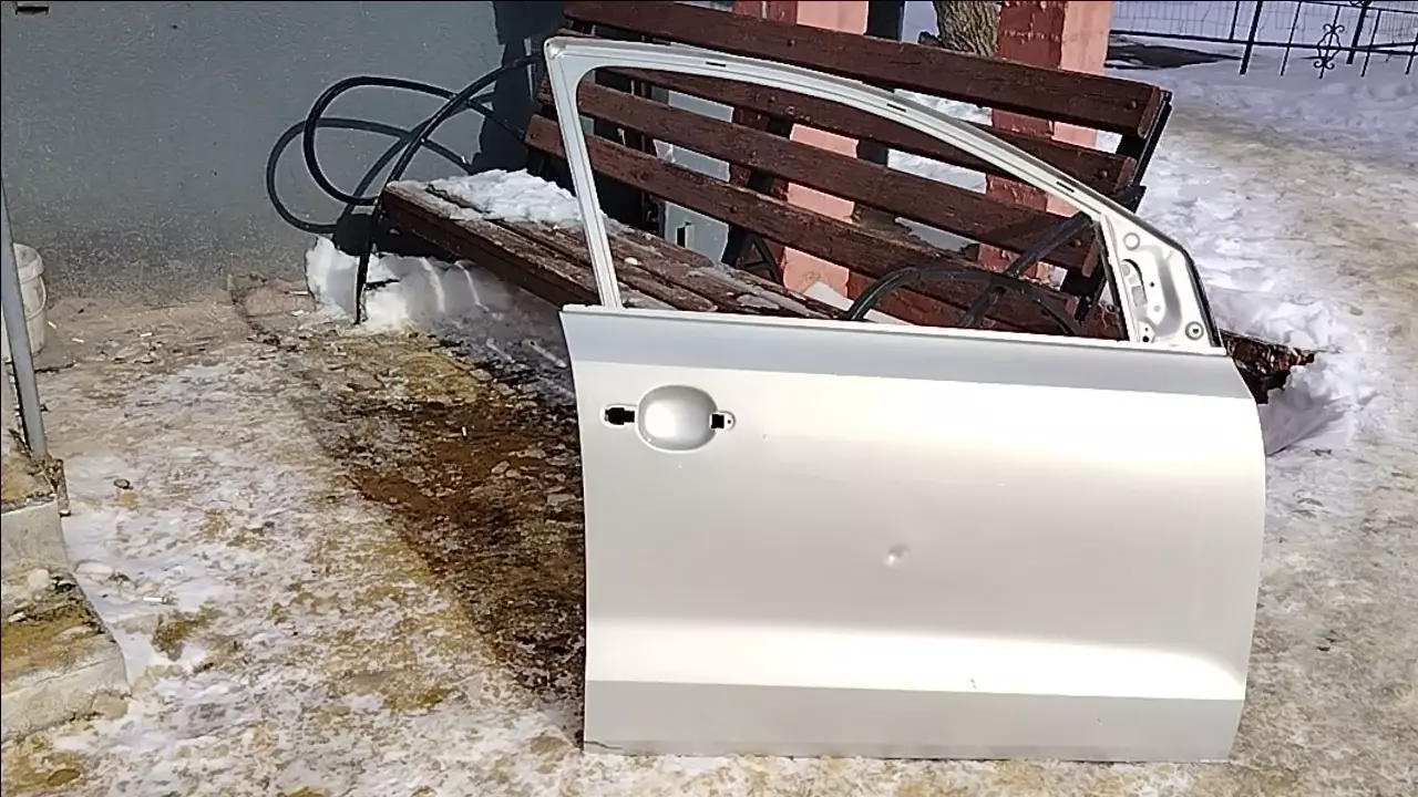 Передняя правая дверь Volkswagen Polo sedan