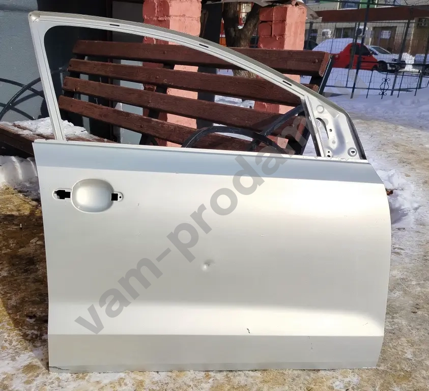 Передняя правая дверь Volkswagen Polo sedan
