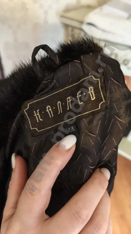 Норковая женская шуба с капюшоном.