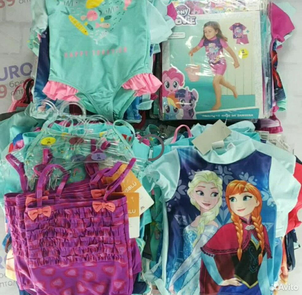 Отдам мешок купальников