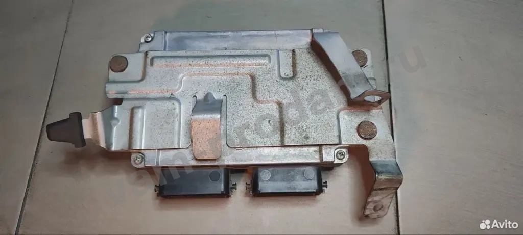 Кронштейн блока управления двс Mazda 6