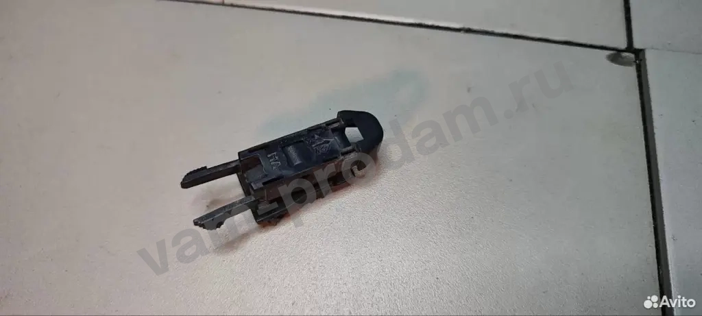 Замок Щетки стеклоочистителя бескаркасной универсальный