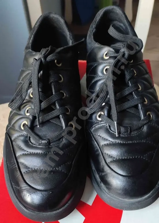 Кроссовки женские Geox.