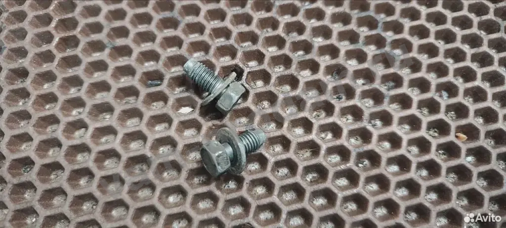 Болт Nissan Original