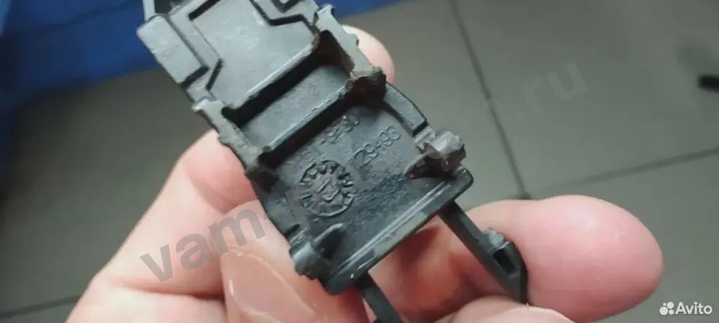 Замок Щетки стеклоочистителя бескаркасной универсальный