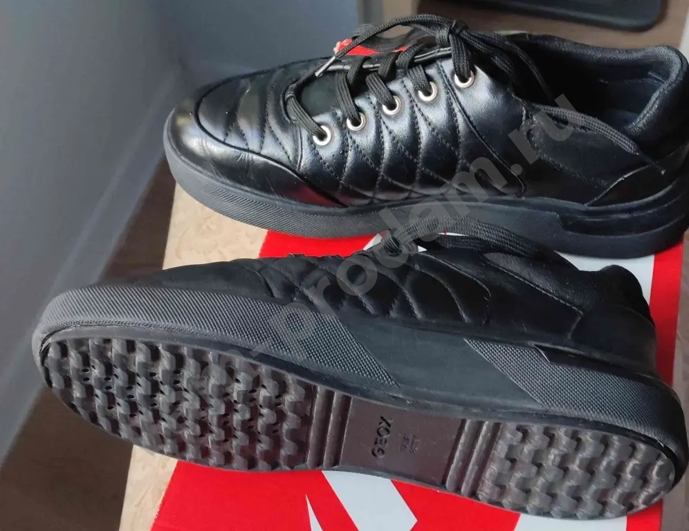 Кроссовки женские Geox.