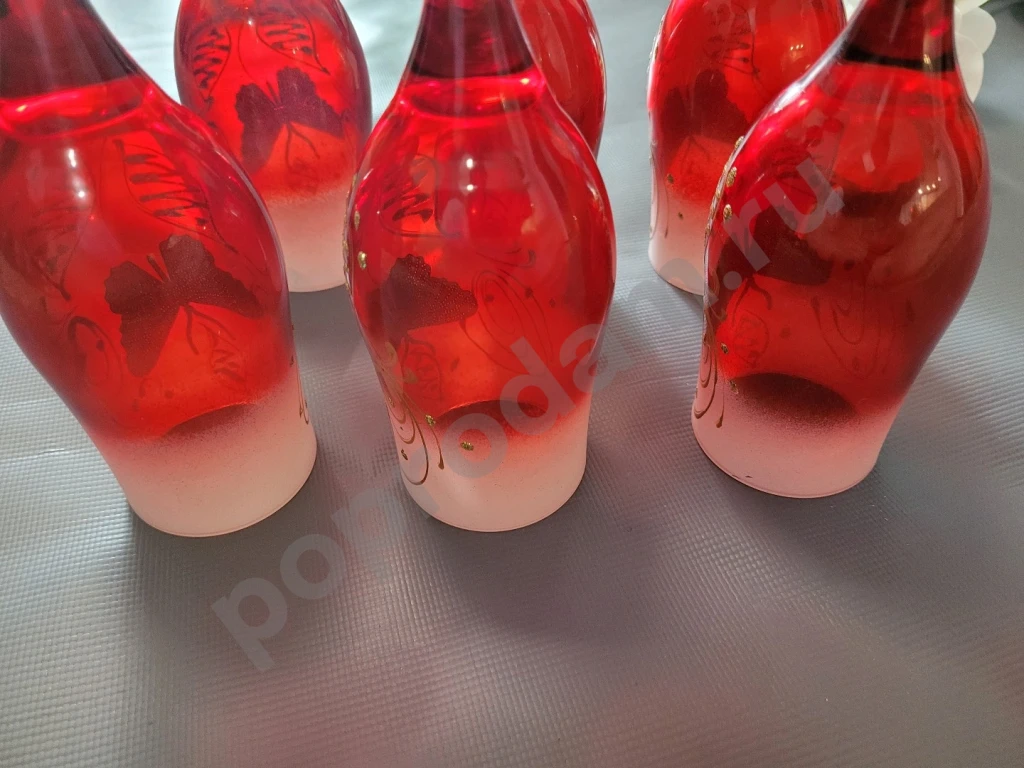 Набор фужеров СССР красно-белые с золотой бабочкой