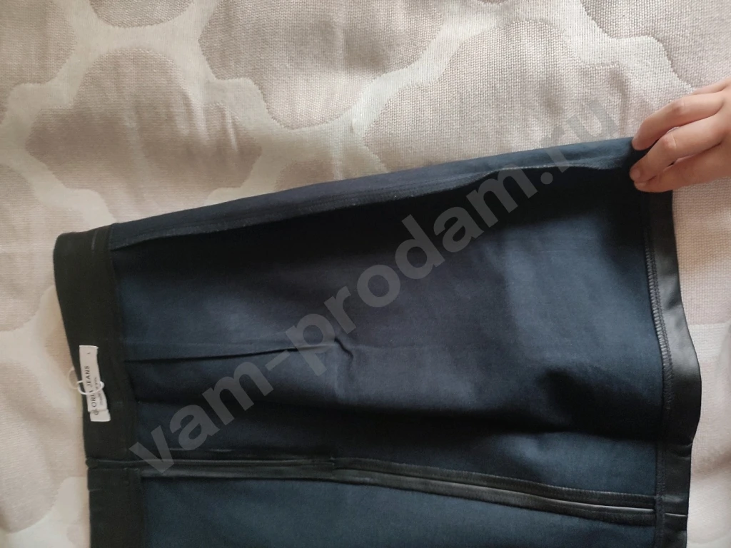 Черная юбка-трапеция из экокожи с разрезом Gloria Jeans