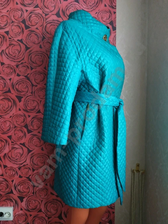 Плащ женский демисезонный прямого силуэта с поясом, воротник стойка, рукав 3/4.