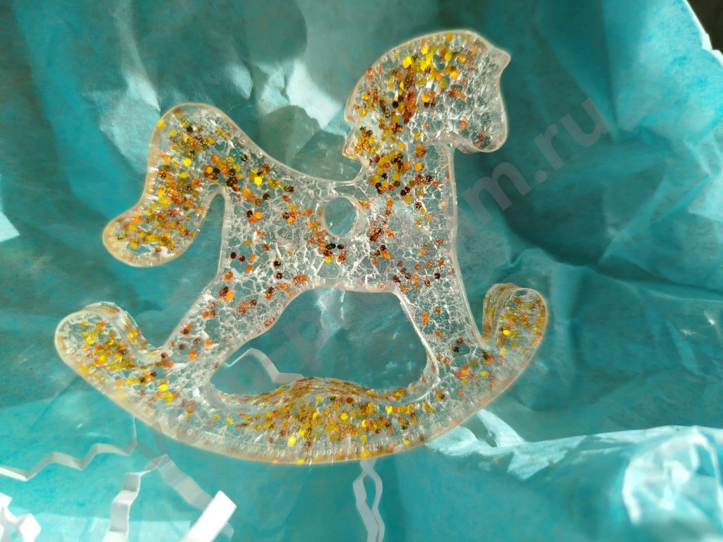 Елочная игрушка лошадка символ 2026 года конь