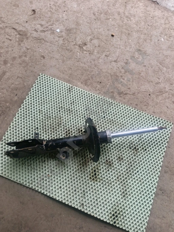 Передний левый амортизатор Додж калибр