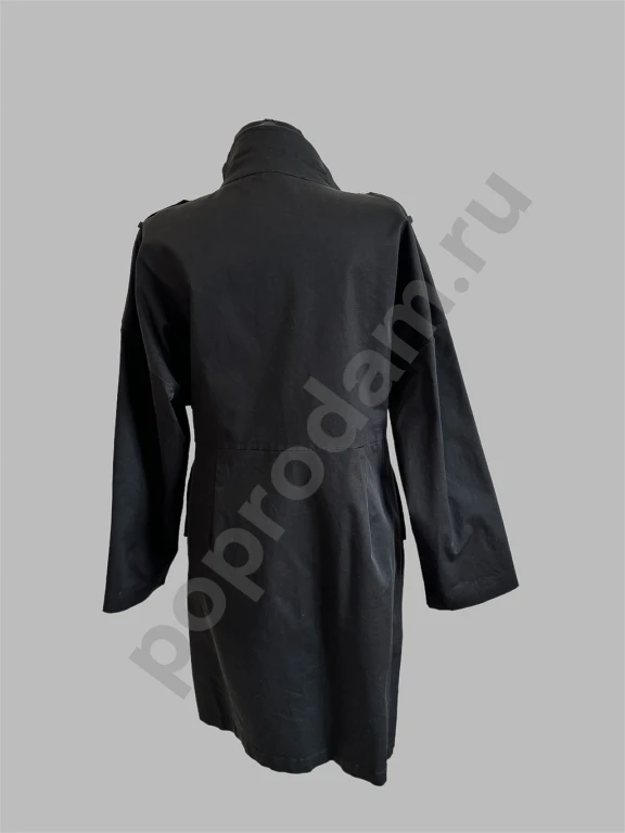 Стильная женская черная куртка с золотой молнией