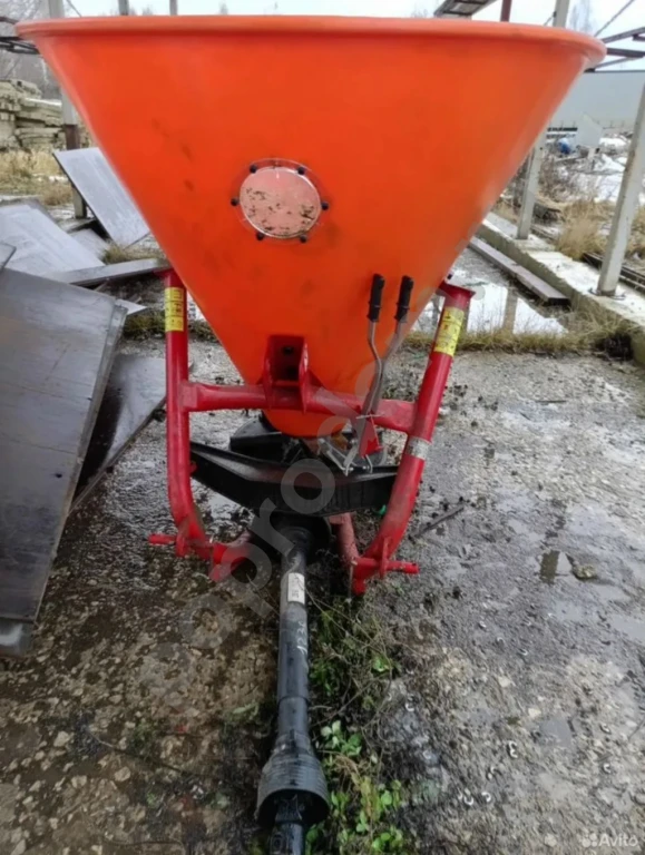 Пескорасбрасыватель