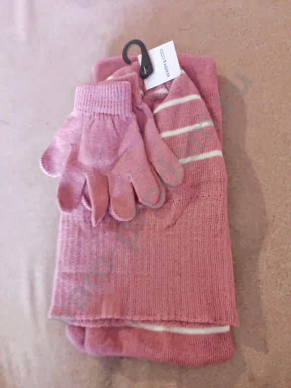 Новый комплект для девочки: шапка, шарф и перчатки