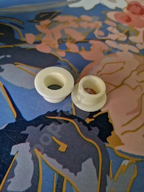 Втулки 2 штуки кулисы Рено Логан.