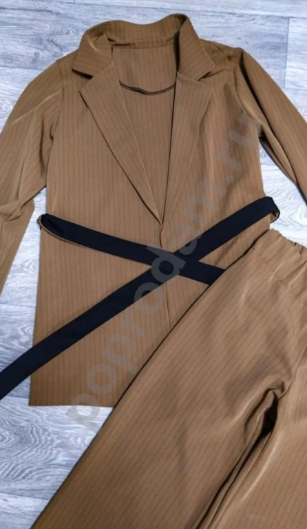 Женский брючный костюм