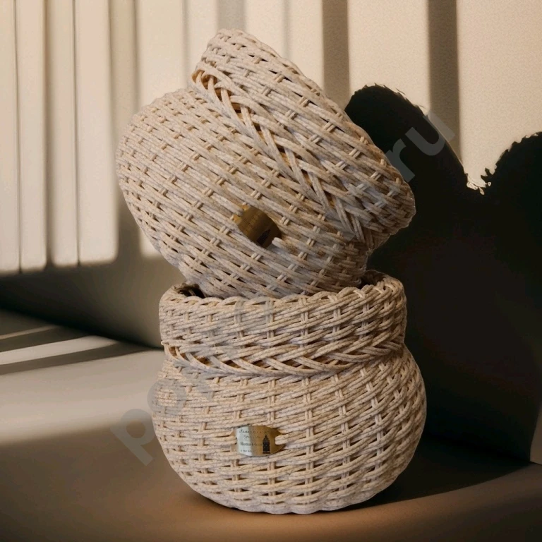 Кашпо из искусственного ротанга