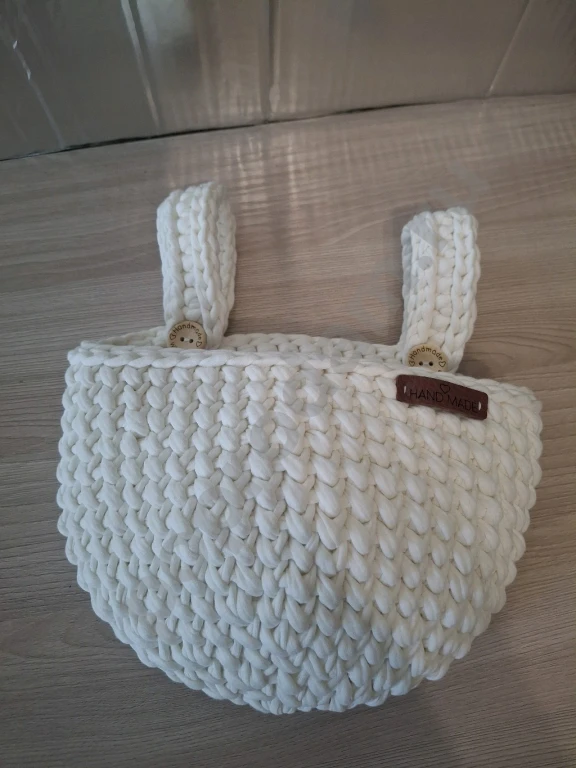 Корзина навесная вязаная