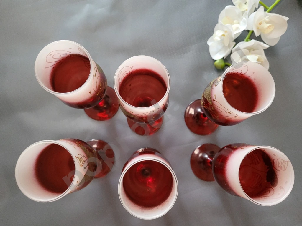 Набор фужеров СССР красно-белые с золотой бабочкой