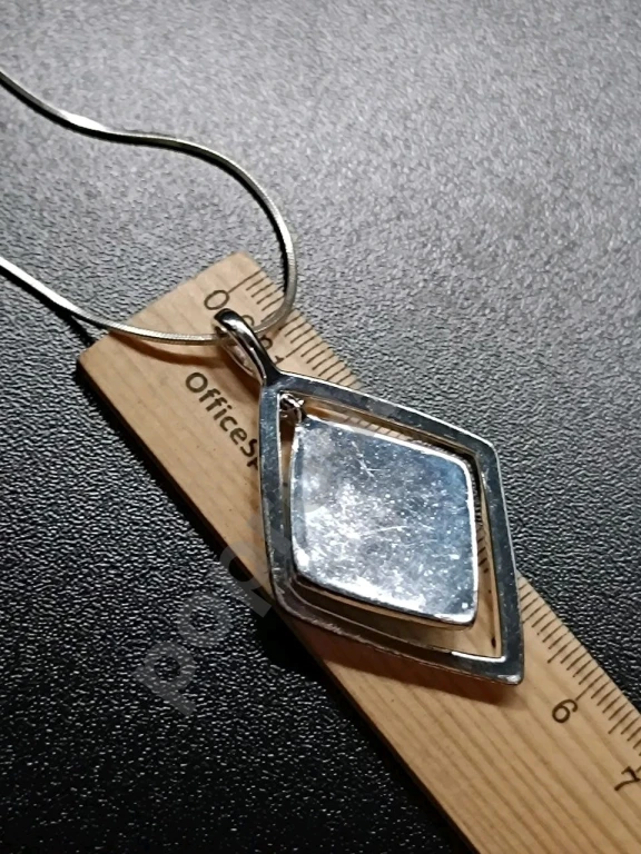Подвеска на цепочке. Сатиновое Стекло.