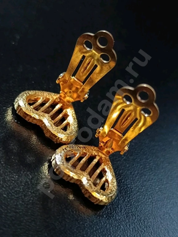 Комплект. Брошь и Клипсы. Винтаж.