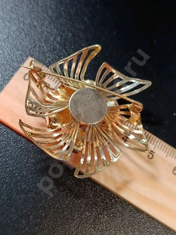 Брошь. Винтаж. Стекло.