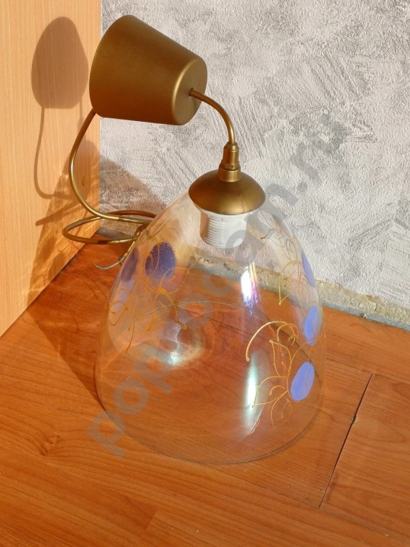 Светильник потолочный стекло с рисунком на одну лампочку. Плафон диаметр 23см. Высота 26см