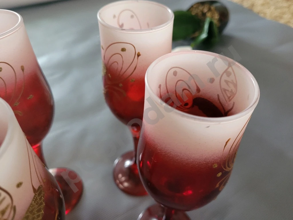 Набор фужеров СССР красно-белые с золотой бабочкой