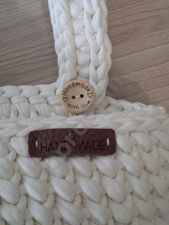 Корзина навесная вязаная