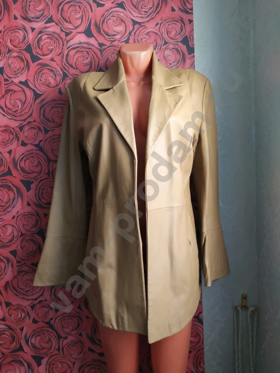 Кожаная куртка бежевая М 44 46 48 демисезонная.