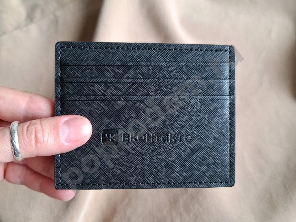 Черный картхолдер ВКонтакте