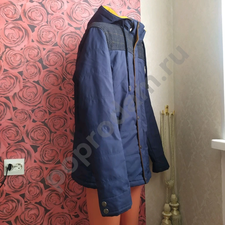 Мужская демисезонная куртка синего цвета с капюшоном