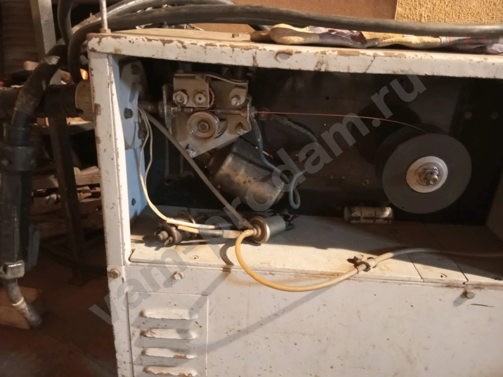 Сварочный полуавтомат.с двумя газовыми баллонами и аксесуарами