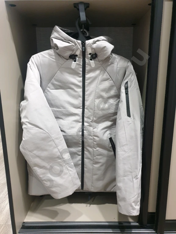 Куртка демисезонная новая! Не промокает.42