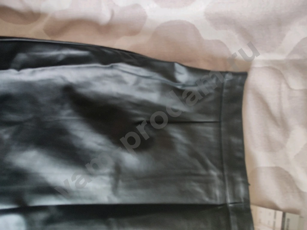 Черная юбка-трапеция из экокожи с разрезом Gloria Jeans