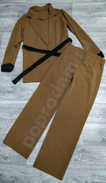 Женский брючный костюм