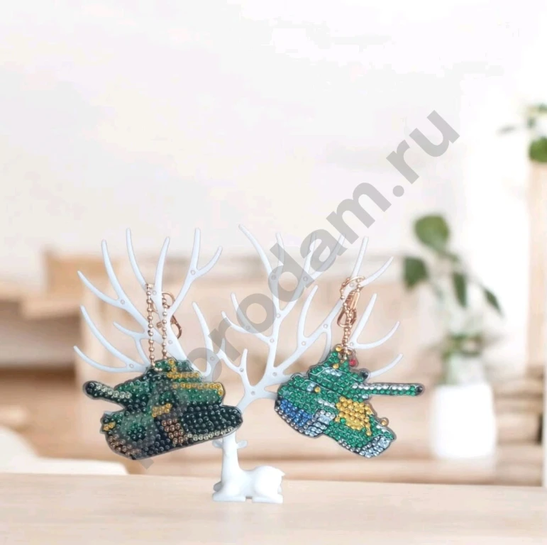 Танк брелок двухсторонний ручной работы