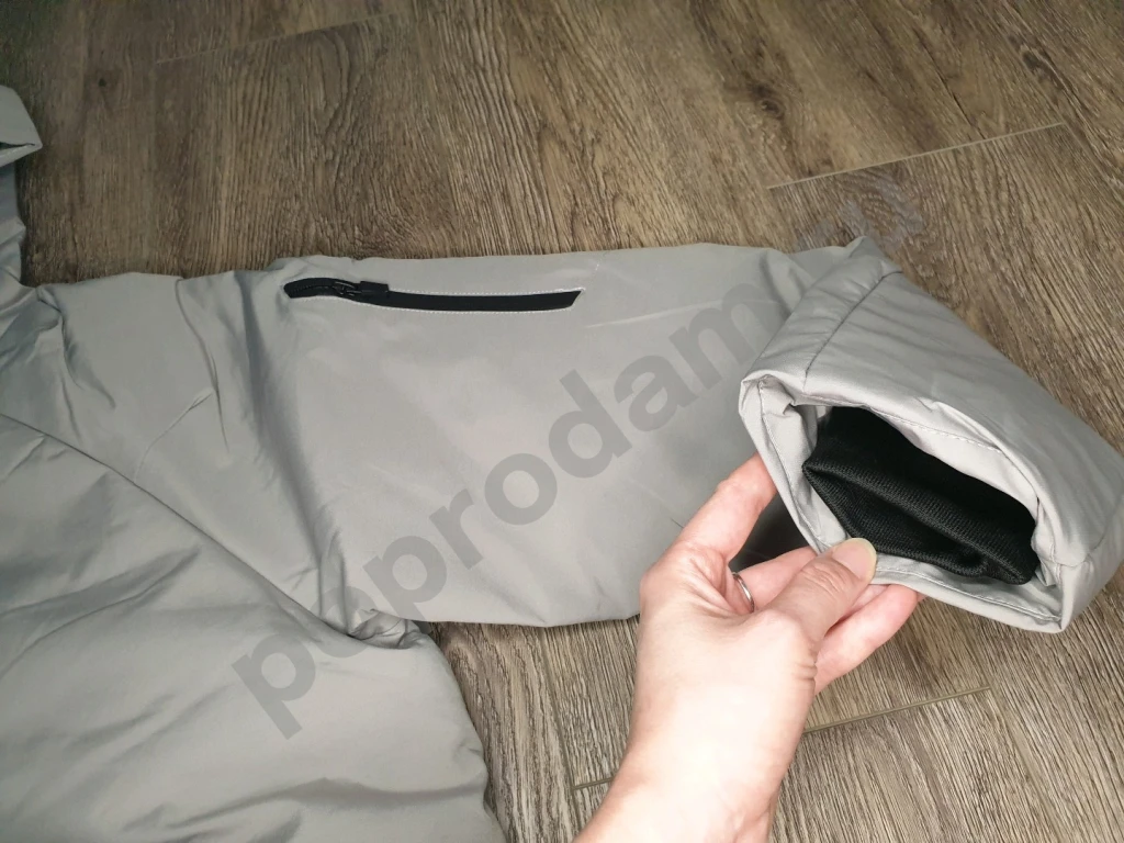 Куртка демисезонная новая! Не промокает.42