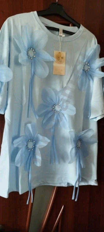 Женская нарядная футболка