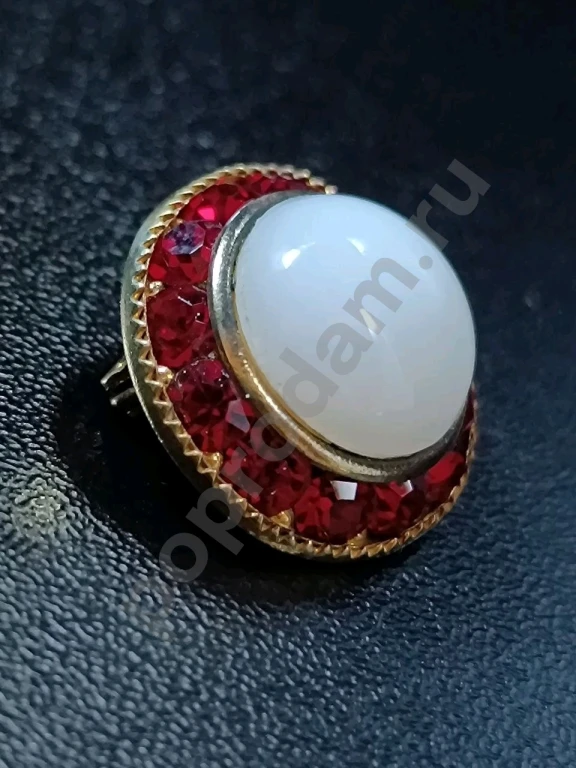 Брошь. Винтаж. Стекло.