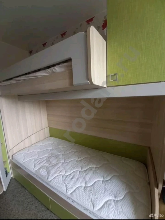 Двухъярусная кровать + шкаф+стол