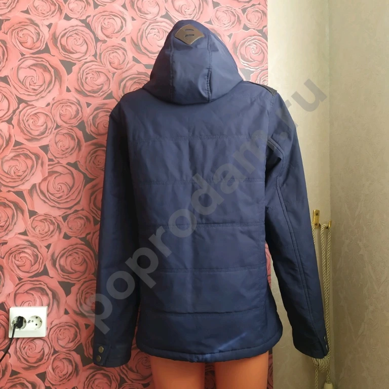 Мужская демисезонная куртка синего цвета с капюшоном