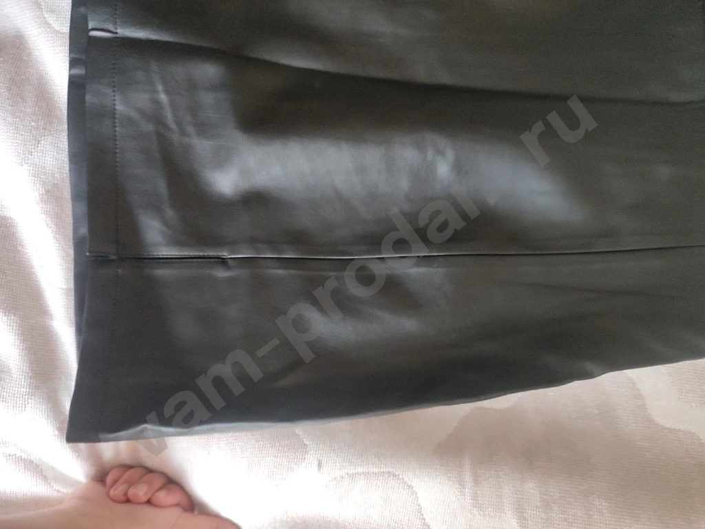 Черная юбка-трапеция из экокожи с разрезом Gloria Jeans