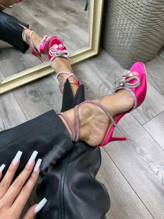 Босоножки женские