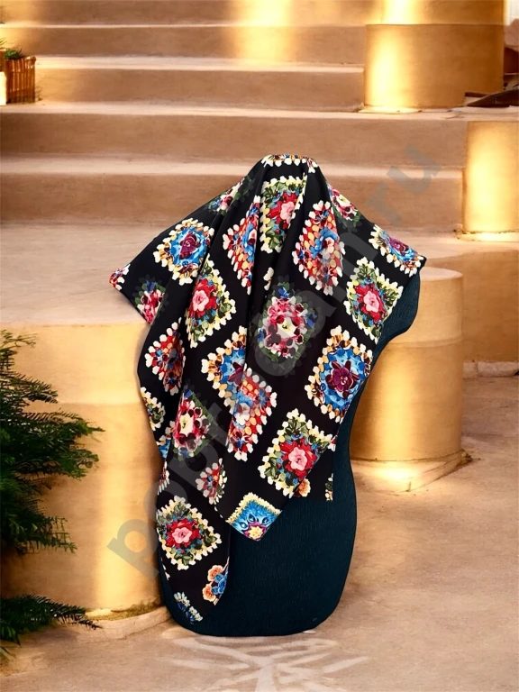 Чёрный цветочный платок на голову, шею, плечи