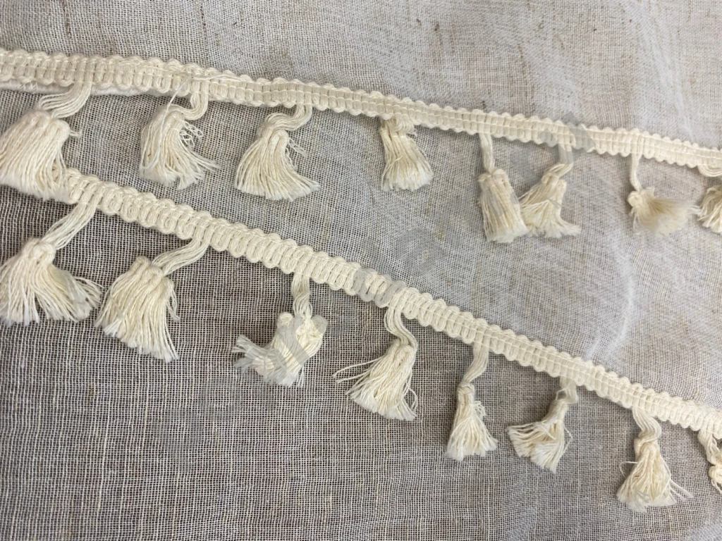 Короткая штора-кафе тюль с кисточками 150х40 2 шт