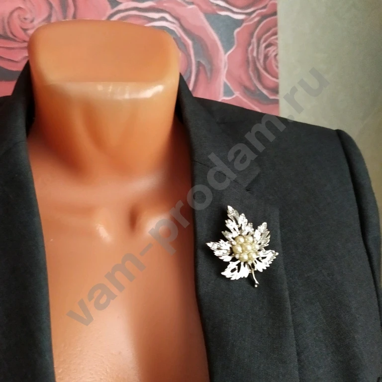 Брошь листочек