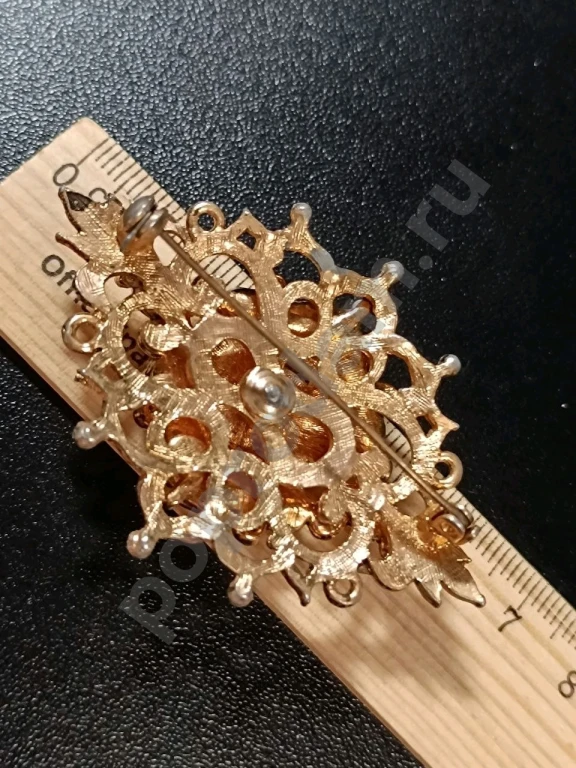 Крупная Брошь. Винтаж. Стекло.
