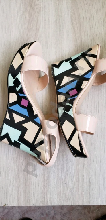 Босоножки женские