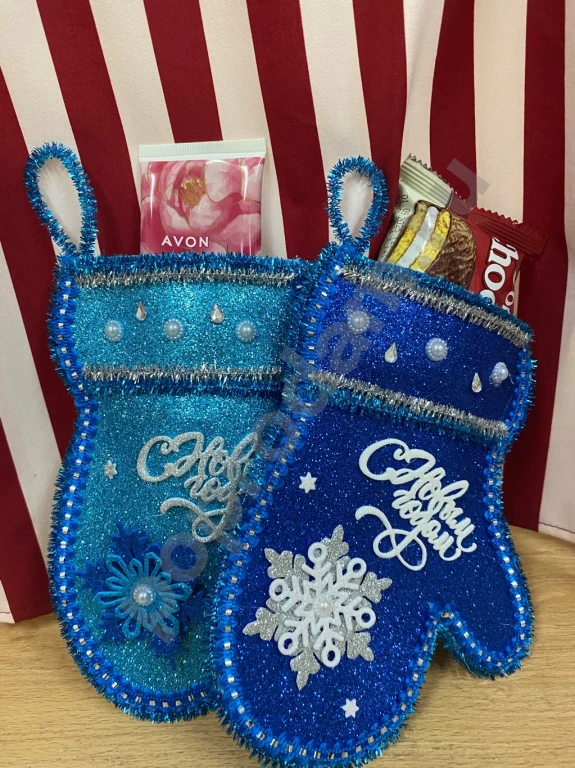 Елочное украшение варежка